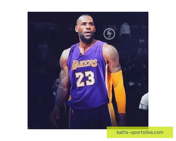 湖人双核受伤风雨飘摇詹姆斯孤身扛旗再现王者本色紫金军团命悬一线